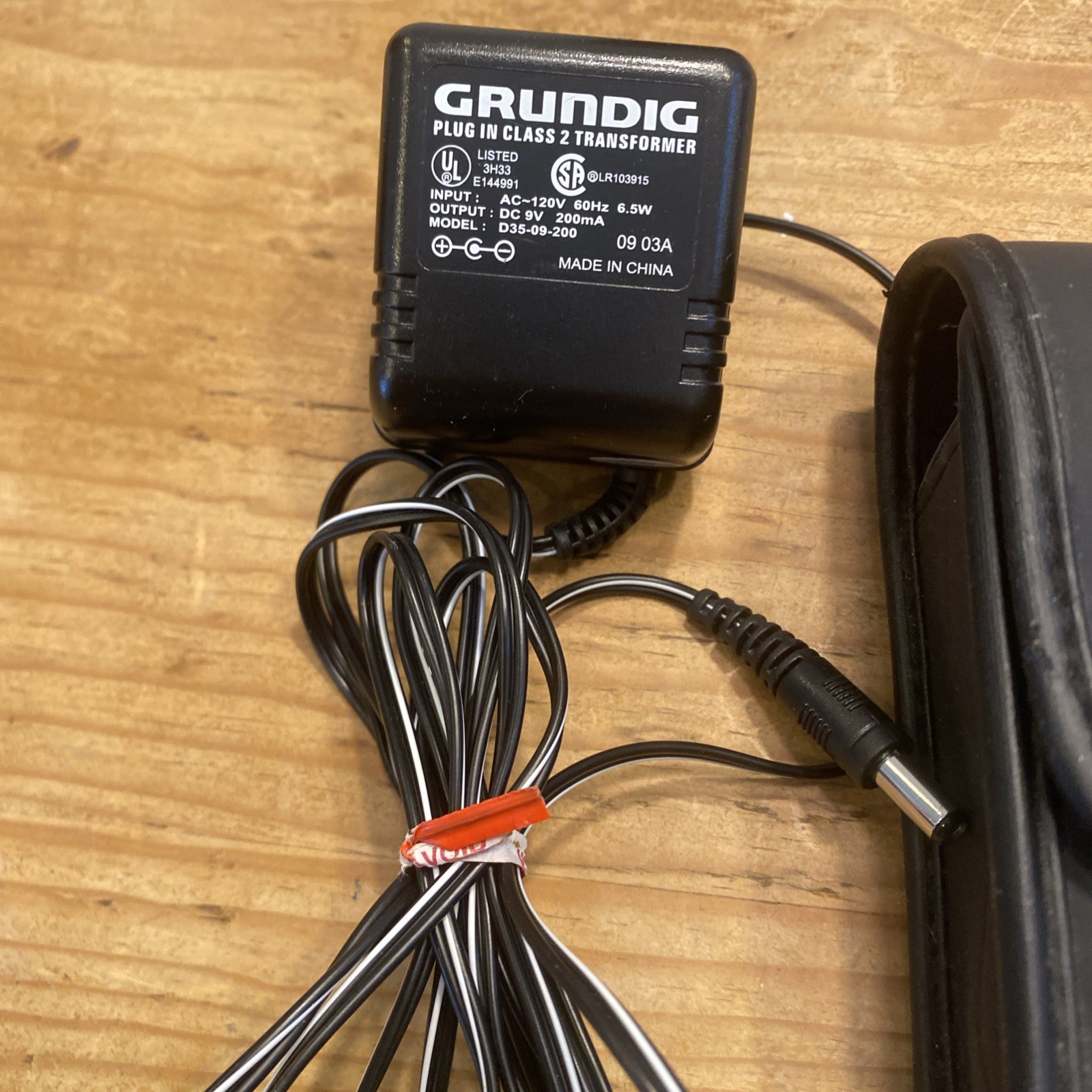 Grundig YB 400 PE World Receiver Radio w Box Case Manual AC Adapter Works