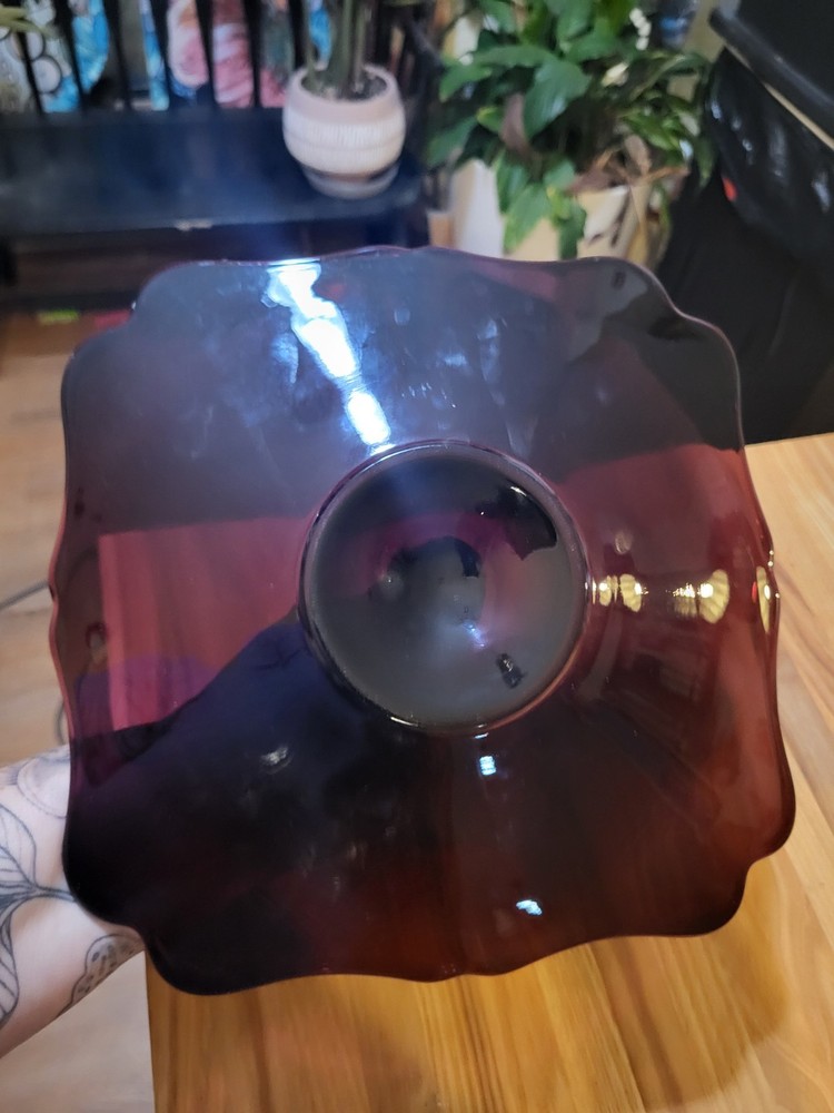 L.E. Smith Black Amethyst Mt. Pleasant keyhole handled serving plate