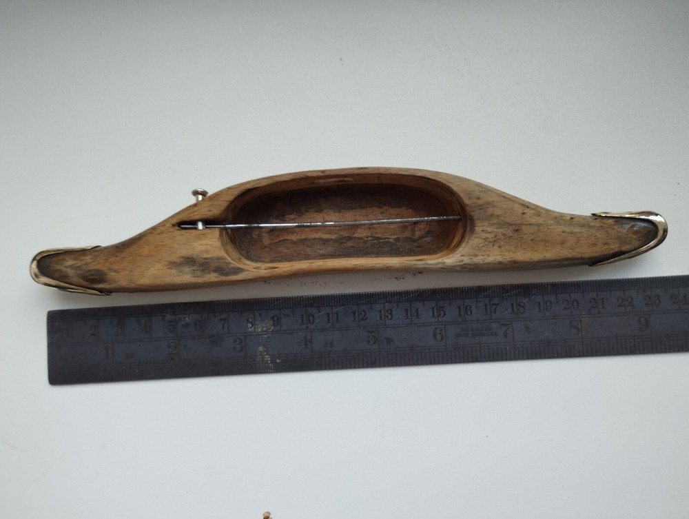 Vintage  Loom Boat  Shuttle Solid wooden Weaving loom 9"