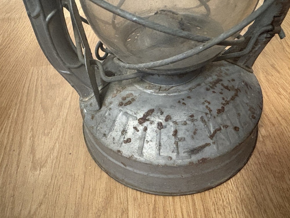 Dietz Little Wizard Lantern (missing cap)