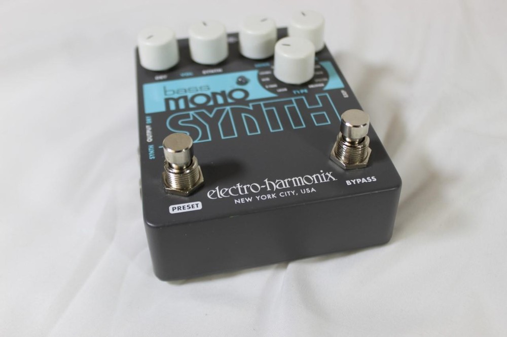 Electro-Harmonix Bass Mono Synth Compact Effects Pedal
