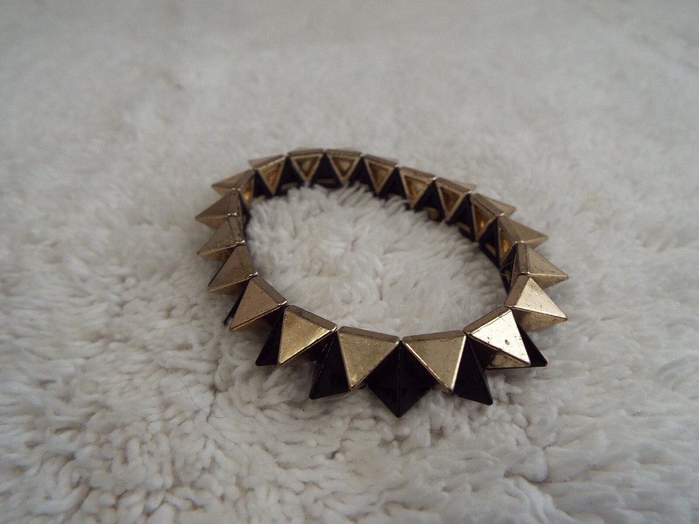 Goldtone Black Spike Stretch Bracelet (A67)