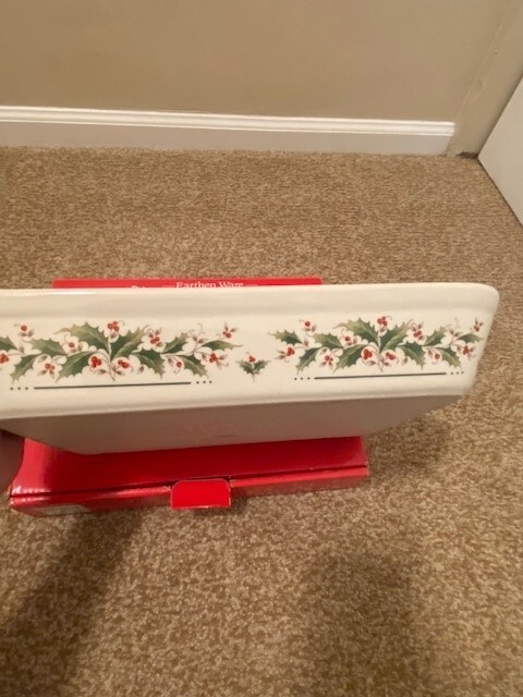 Earthenware Holly Yuletide Lasagna Dish