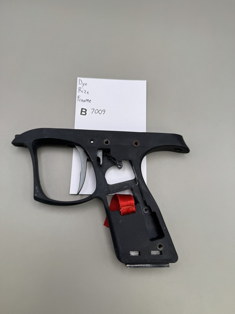 Dye Prize Frame Black