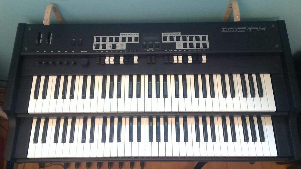 GSI DMC-122 Programmable Dual Manual MIDI Keyboard Controller w/Drawbars - Clean