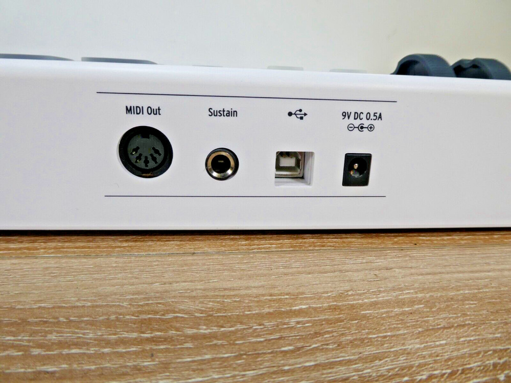 Arturia Keylab 61 Essential USB/MIDI Controller