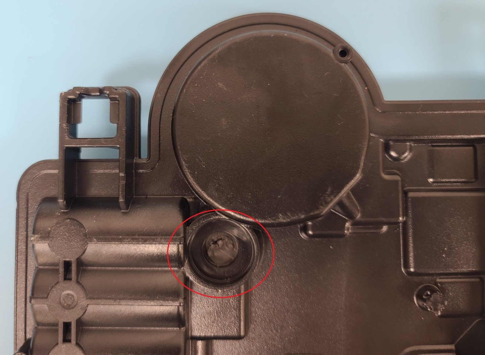 Microinverter (IQ8HC-72-M-DOM-US) MC4 Wire Connector no cap and mounting bracket