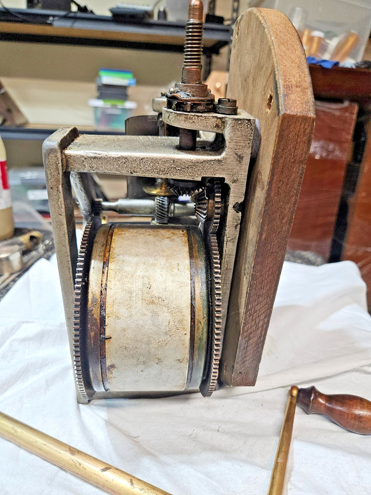 Chaney Phonograph Dual Spring "WORKING" motor with handle and top board.
