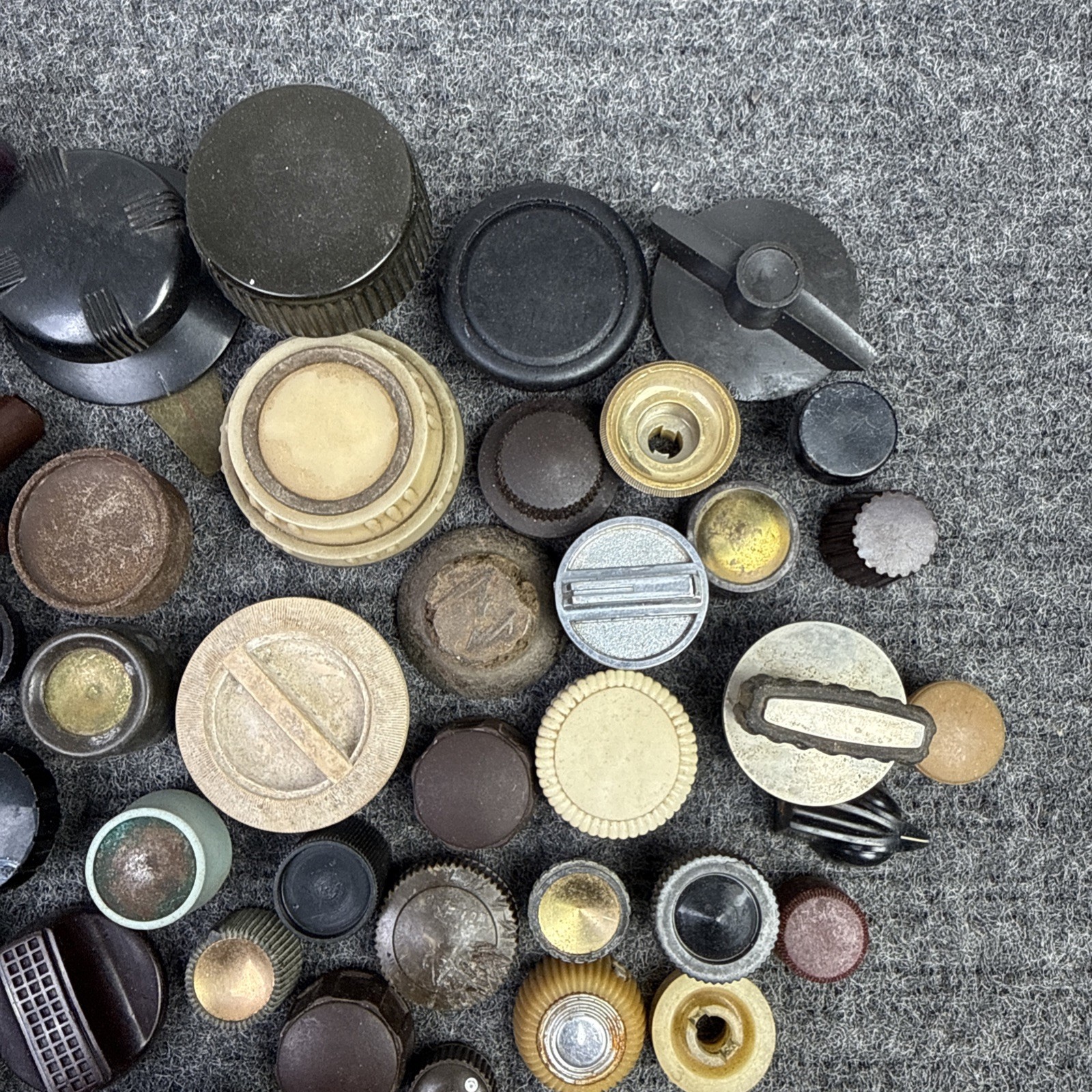 50+ Vintage Radio / TV / Equipment Knobs Used Midcentury Plastic Bakelite LOT