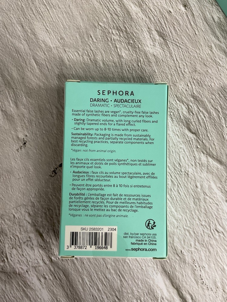 NIB Essential False Lashes In Daring