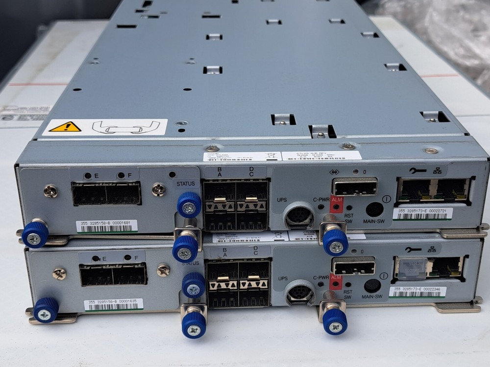 2x - HITACHI CTLXSR 3285173-E  4X SFP  SAS STORAGE CONTROLLER