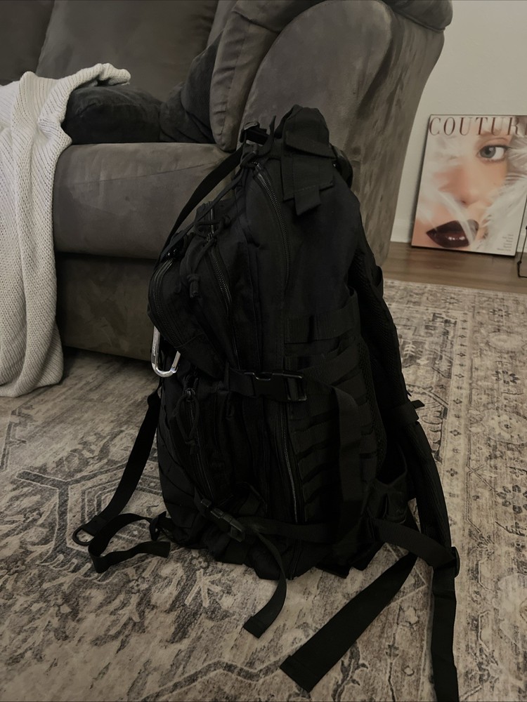 BLACK TACTICAL BUG OUT BAG