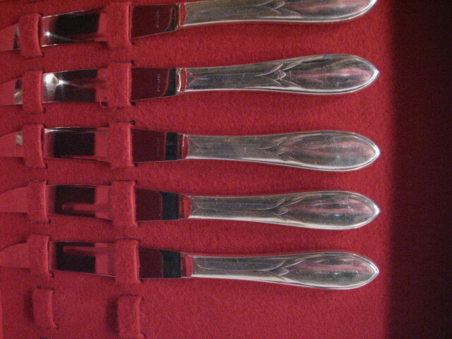 Wm Rogers Mfg Co Set 32 pcs Silver Plated Flatware Pickwick w/Box