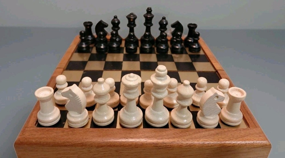 Drueke Blue Chip Magnetic Chess Set Folding Board