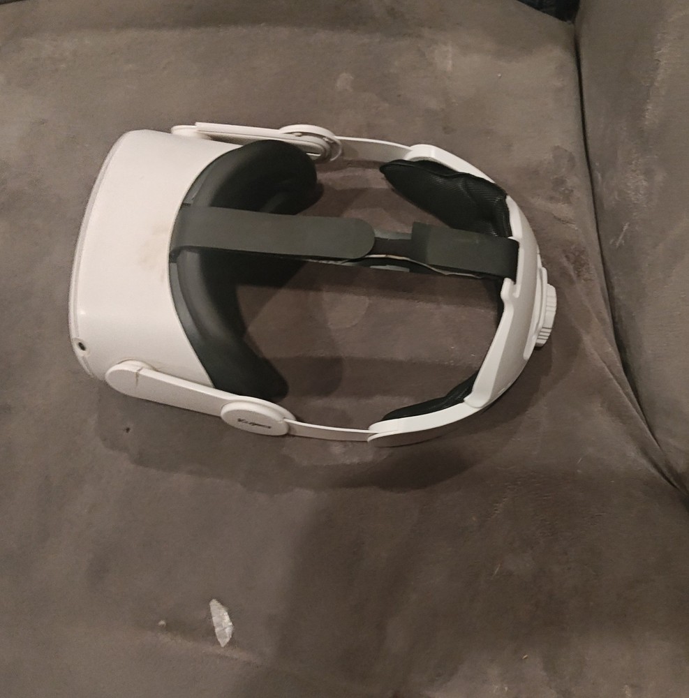 Meta Quest 2 Virtual Reality Headset 128GB, Standalone, upgraded strap