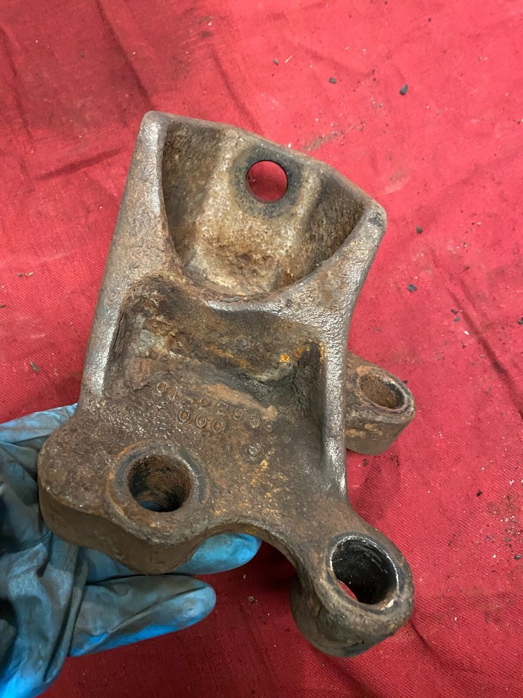 Caterpillar engine mount 01-22933-000 CAT