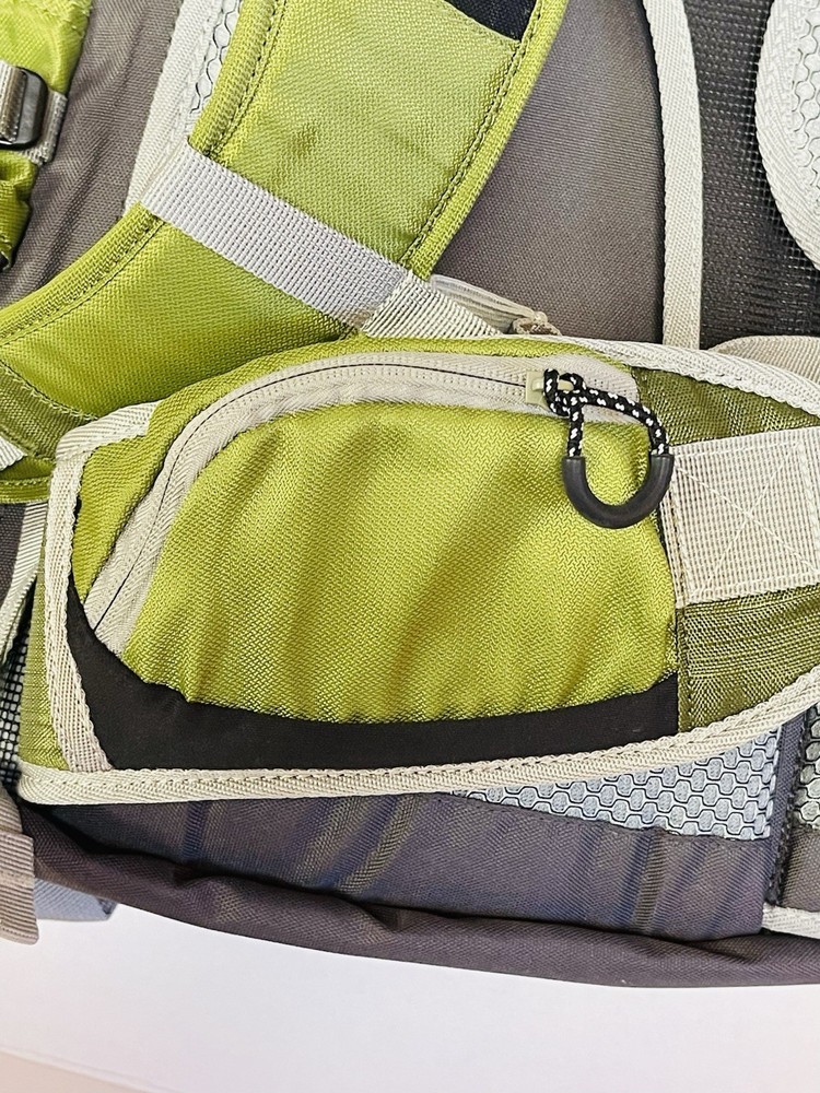 No Limits Backpack Green Hiking Camp Rucksack Hydration Nice Condition!