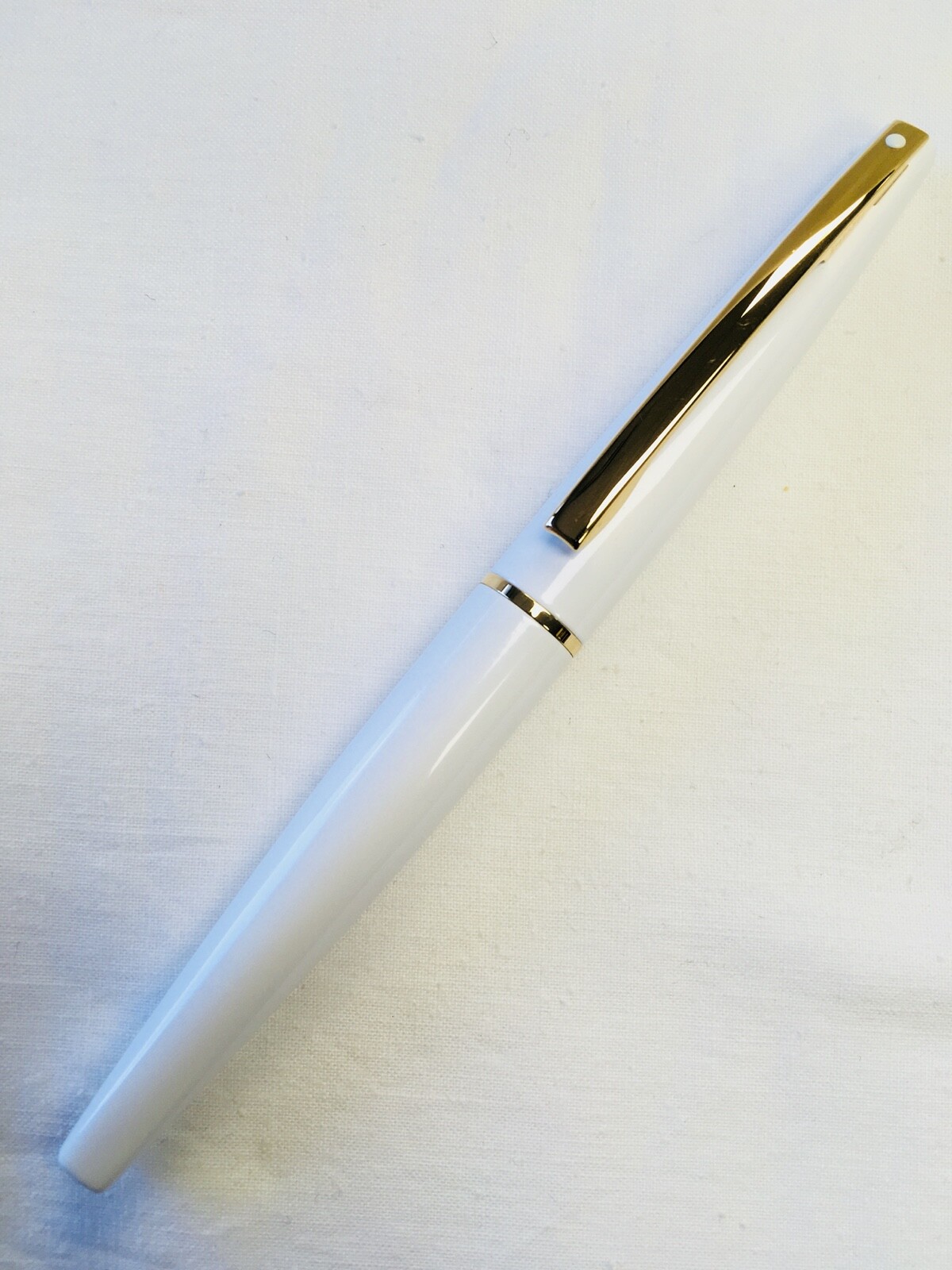 Sheaffer Taranis White Lightning “F” Nib Fountain Pen