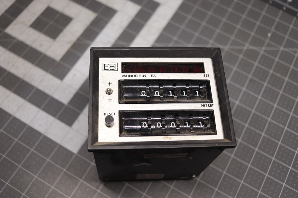ECCI Electronic Counters & Controls Inc. MBL125S .01 electronic counter