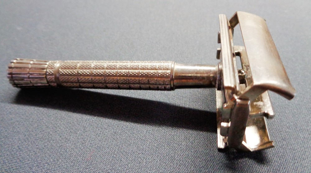 VINTAGE GILLETTE  Safety Razor D 1