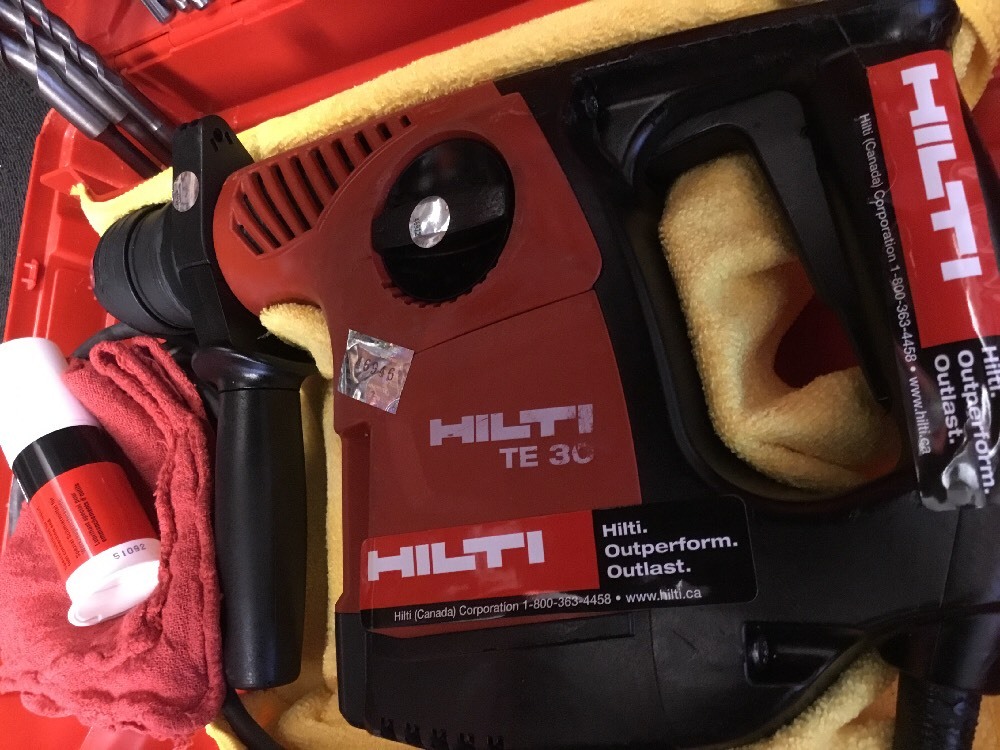 HILTI TE 30, PREOWNED , FREE ANGLE GRINDER, BITS, EXTRAS, FAST SHIP