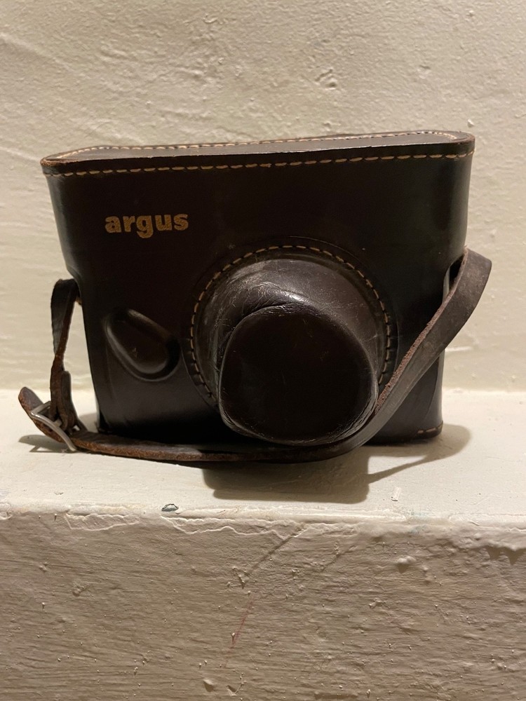Argus C3 35mm Rangefinder Camera W/ flash Beige