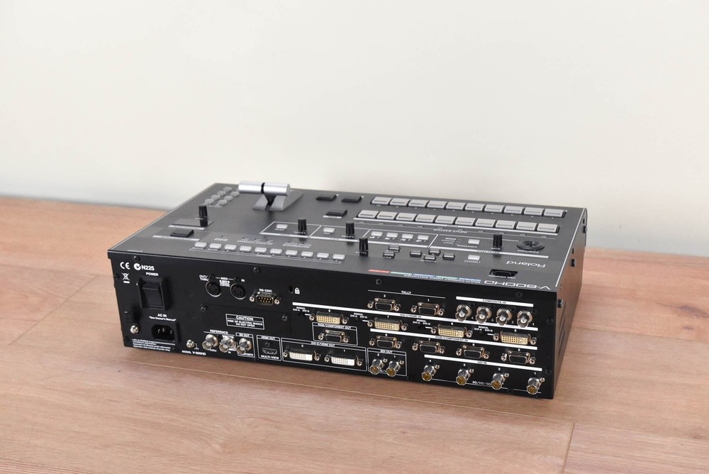 Roland V-800HD Multi-Format Video Switcher CG00Y8L