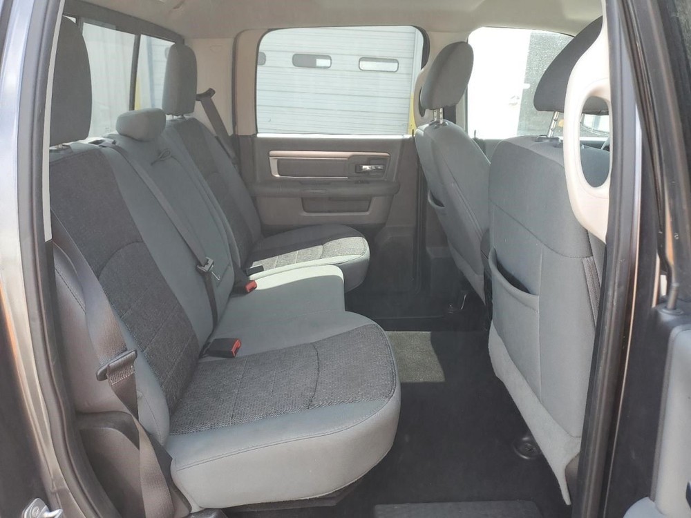 2016 Dodge RAM 1500 Air Shutter