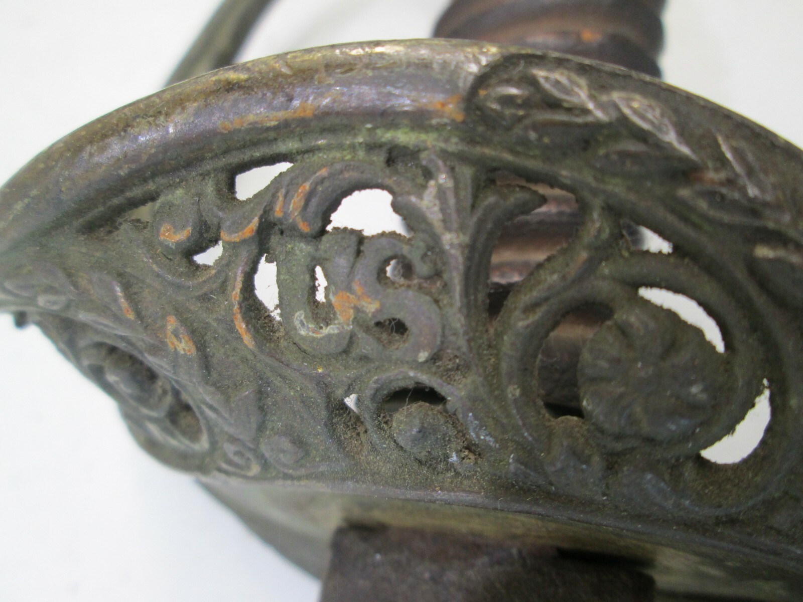 US CIVIL WAR FOOT OFFICERS SWORD W SCABBARD MARKED ETCHED US E PURUBUS UNUM #W27