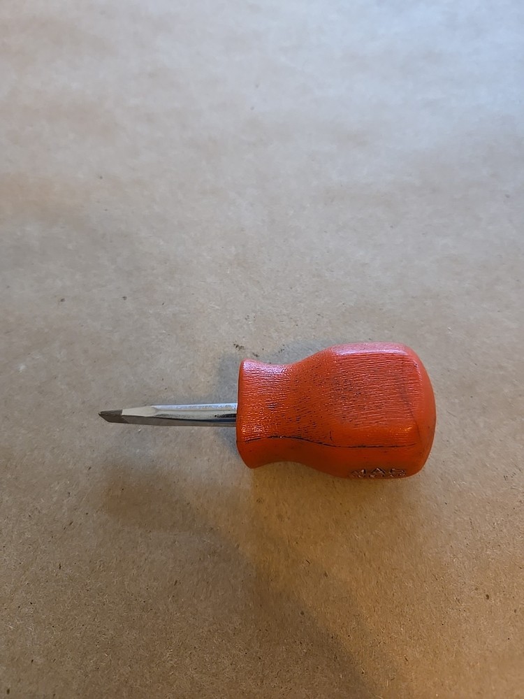 Mac Tools Flat Tip Stubby Screwdriver Red Hard Handle PNR1AR