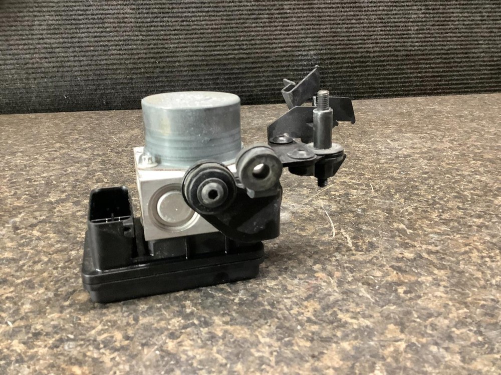 18 Ducati Supersport 939 ABS Pump Module 68C