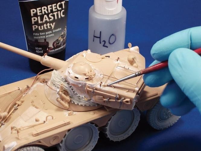 Deluxe Materials Perfect Plastic Putty (40ml)
