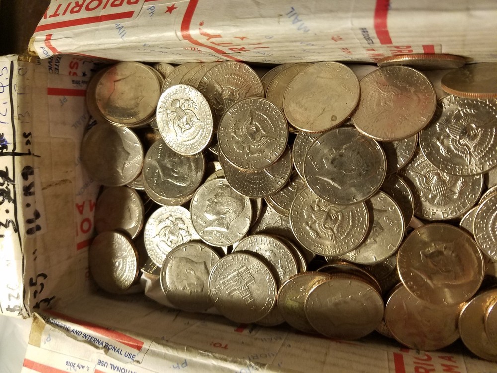 400 Circulated Kennedy Half Dollars ($200 Face Value) Random Dates & Mint Marks!
