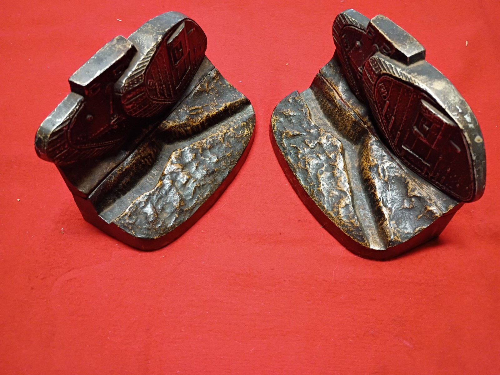 WW1 U.S. TANKS CAST IRON (BOOK ENDS)