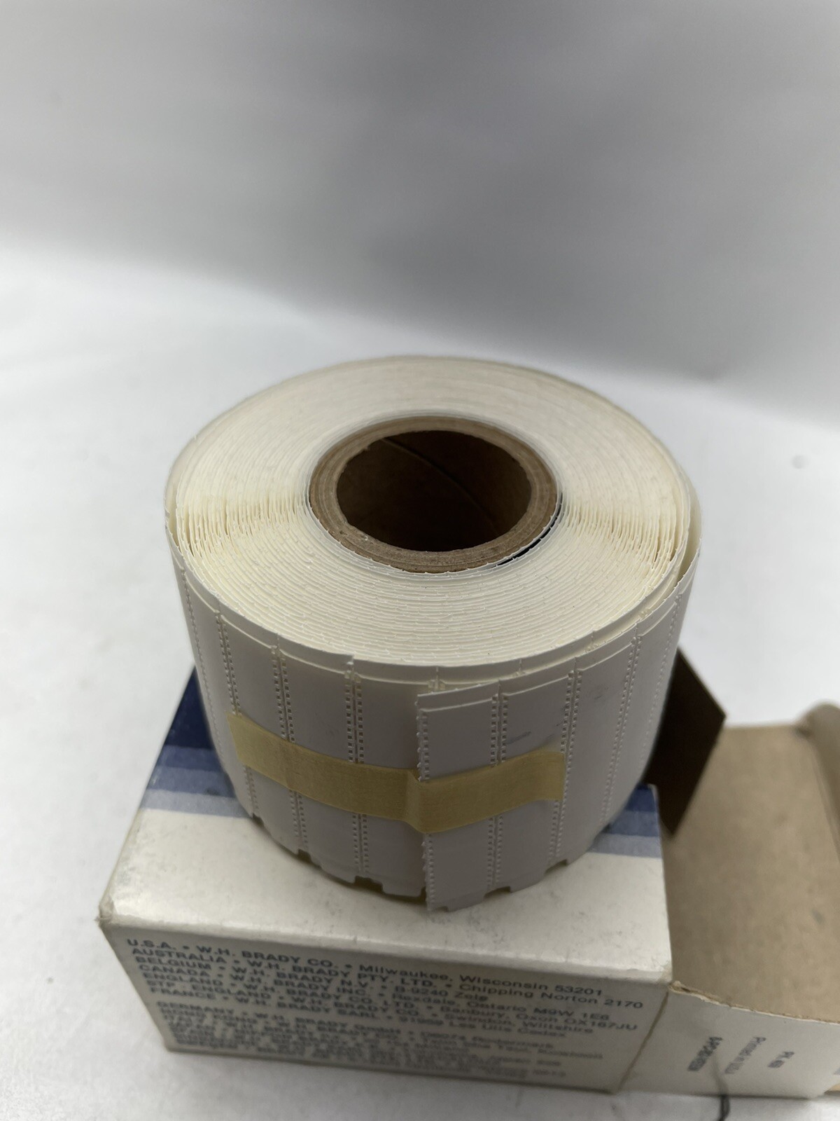 NEW BRADYSLEEVE WIREMARKER 32537 / WMS-117-321 500 CNT ROLL 1.5" X .35"