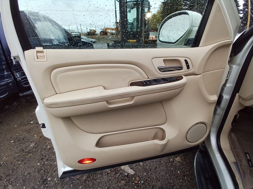 ESCALADE 2007 Battery Tray 12569653