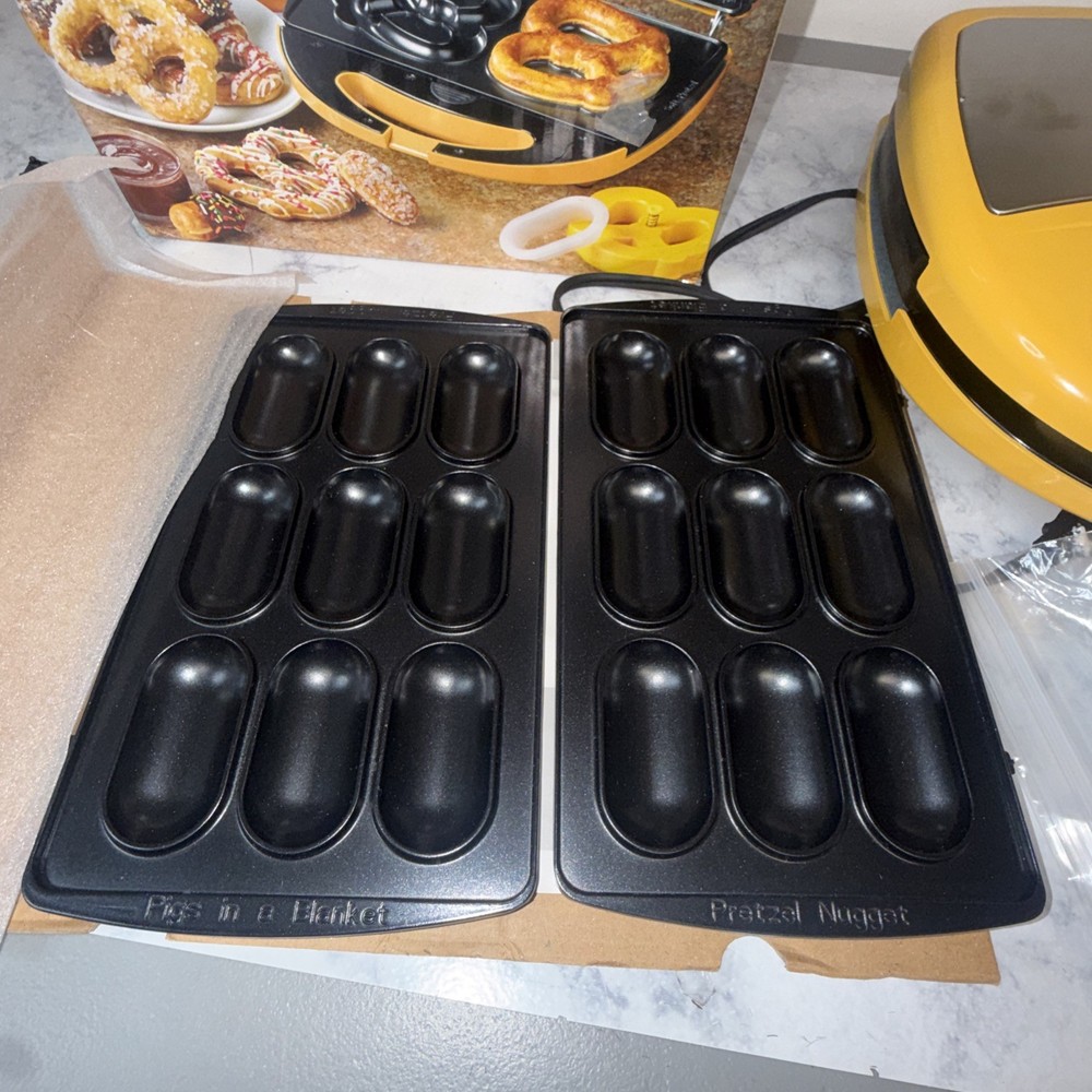 Nostalgia Electrics 2 in 1 Soft Pretzel & Nugget Maker, EUC!