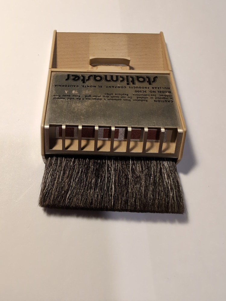 Vintage Staticmaster Static Elimination Brush - 3C500. (Dec. 1979)