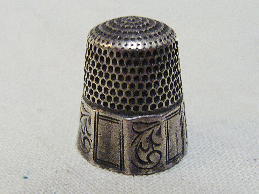 Antique Stern Bros. Sterling Silver Thimble, Panel & Scroll, Sz 8