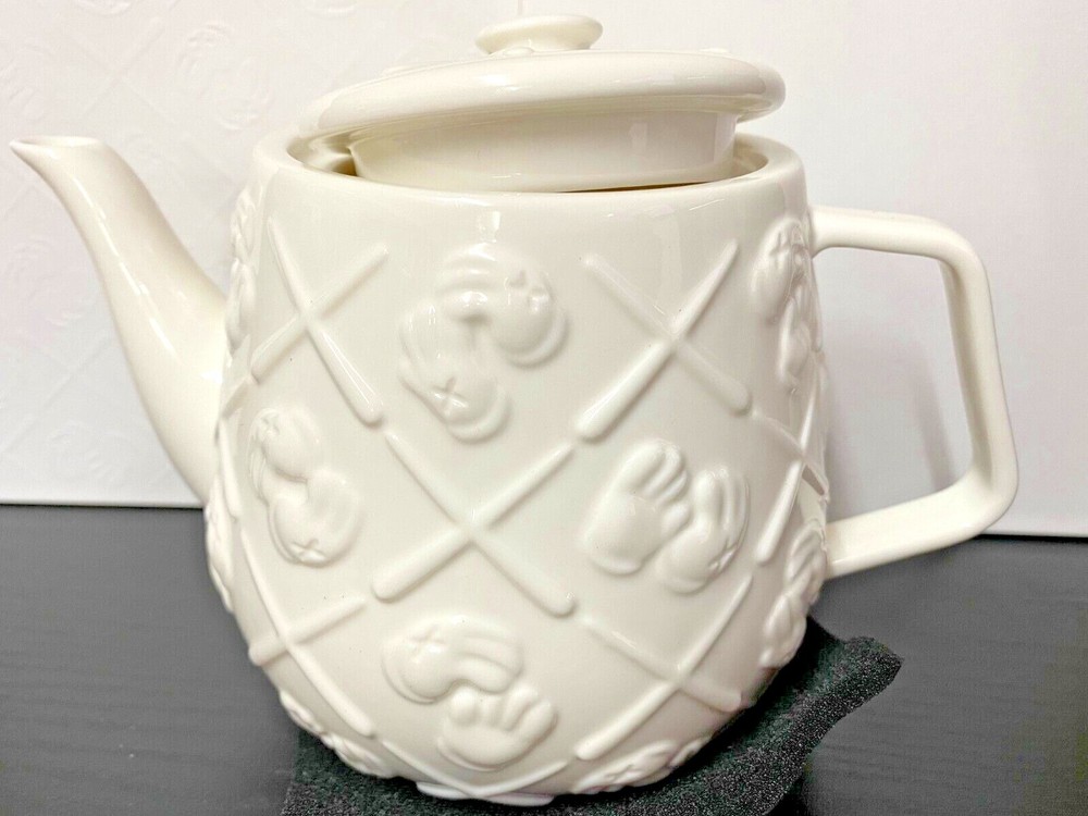 KAWS Ceramic Teapot White NEW 🚚✅