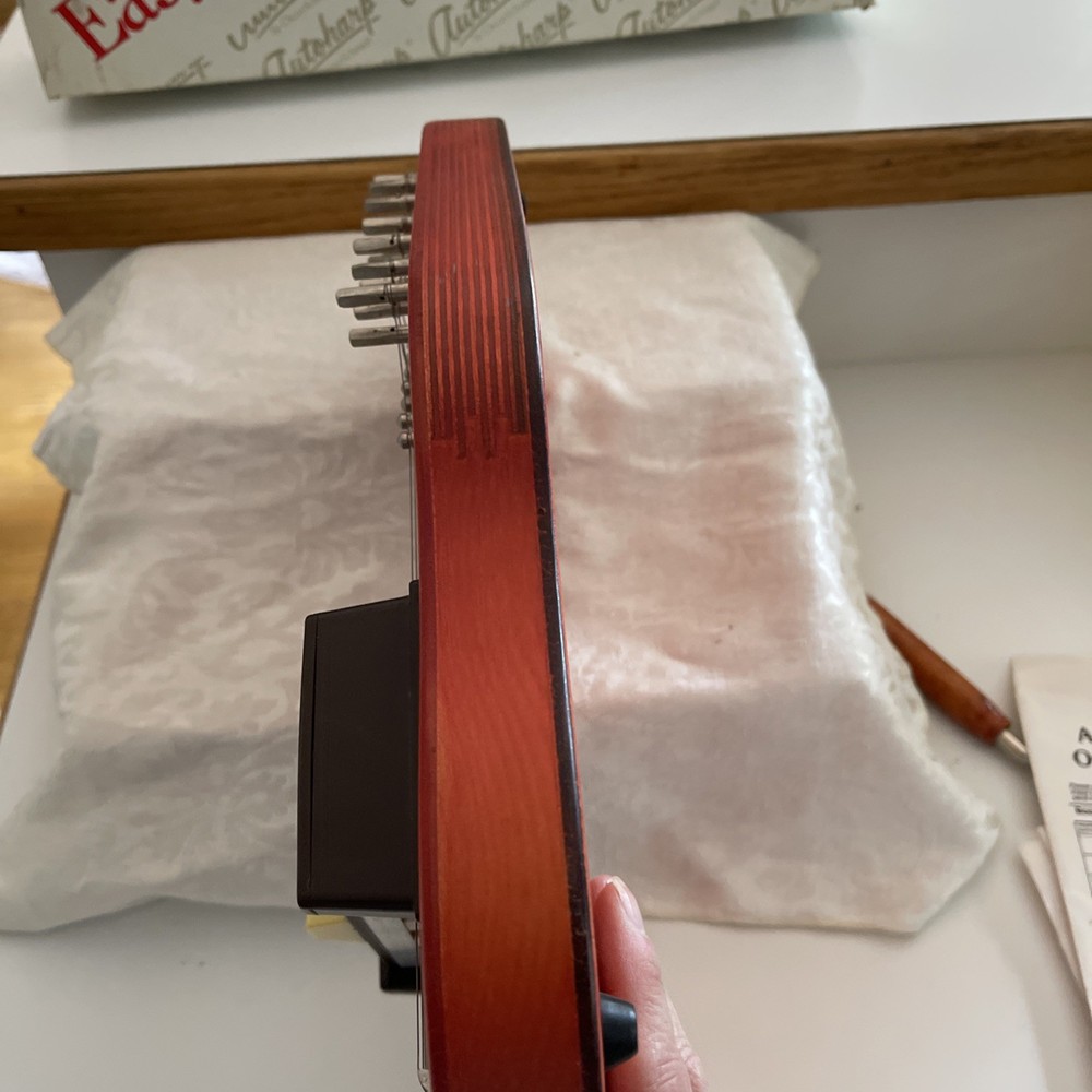 OSCAR SCHMIDT AUTO HARP 6 CHORD 18 STRING