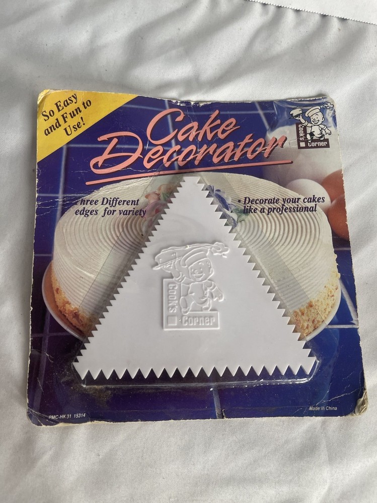 Cook's Corner Cake Decorator - Three Varied Edges