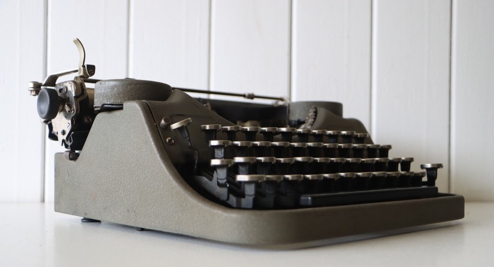 Antique Underwood Portable - Typewriter - Excellent Working Order!