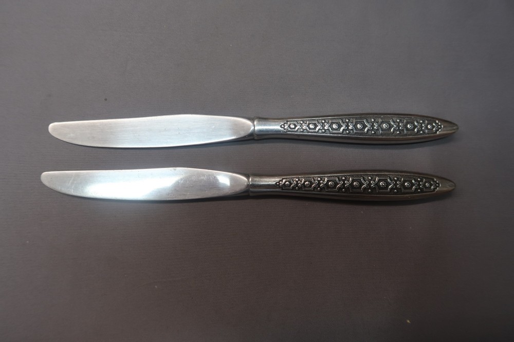 Gorham Stainless Montoro 2 Dinner Knives 8 7/8"