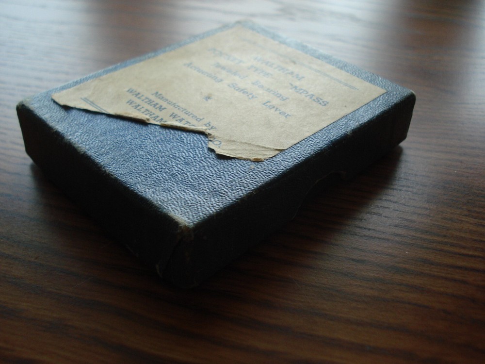 REAL NICE ,SCARCE,WW-2 BRASS WALTHAM COMPASS W/ORIGINAL POUCH AND BOX W-24