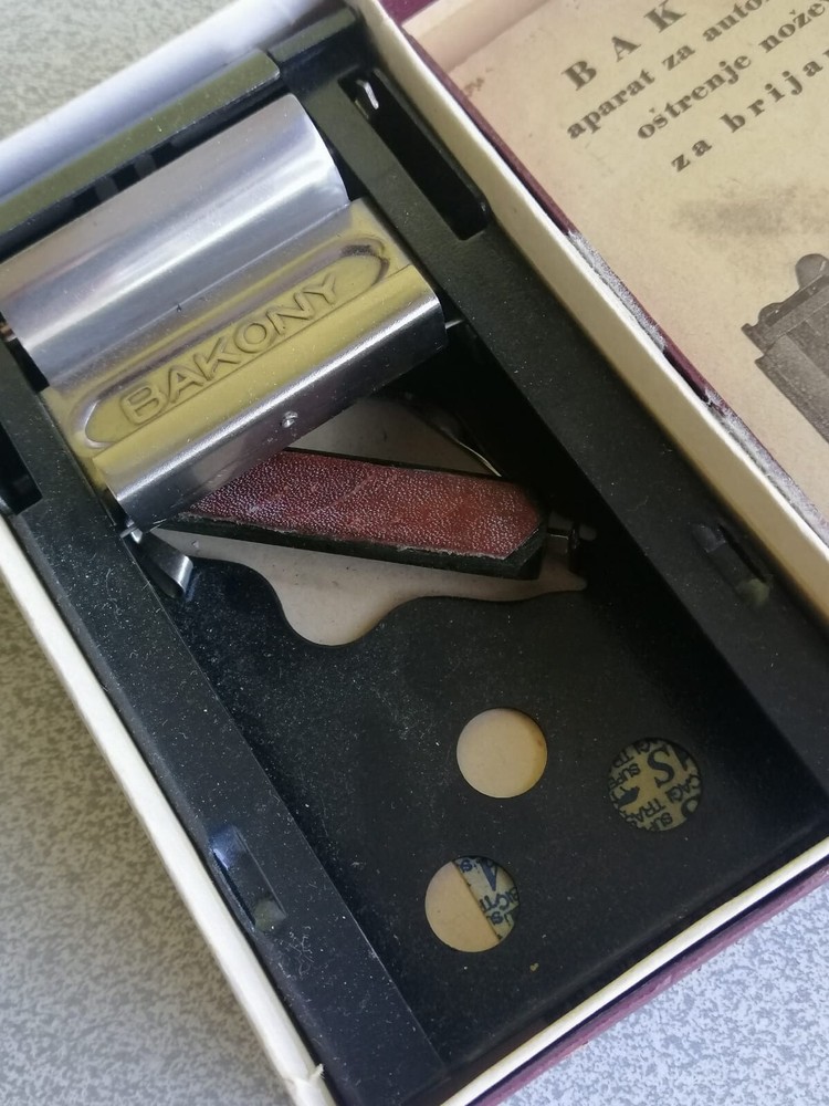 Antique razor sharpening tool /antique razor/razor