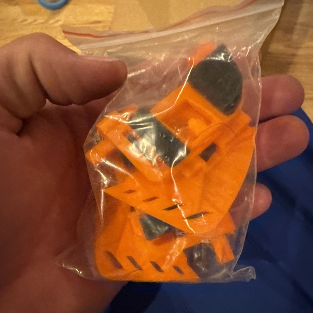 Virtue VIO Contour Hinge Lock Orange