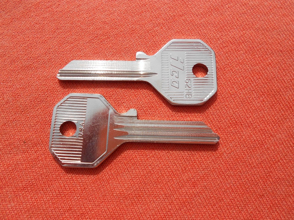 2- ROLLS ROYCE SILVER SHADOW SILVER CLOUD BENTLEY KEY BLANKS 1955 - 1969