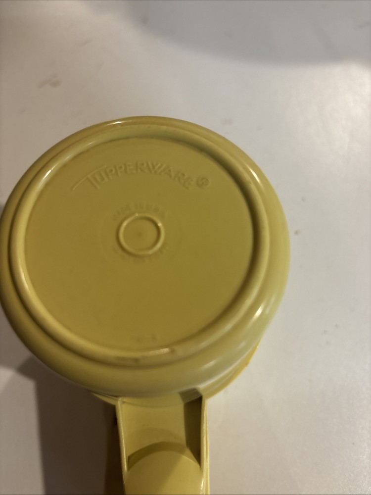Vintage Tupperware 6 piece Nesting Measuring Cup Set Complete Yellow
