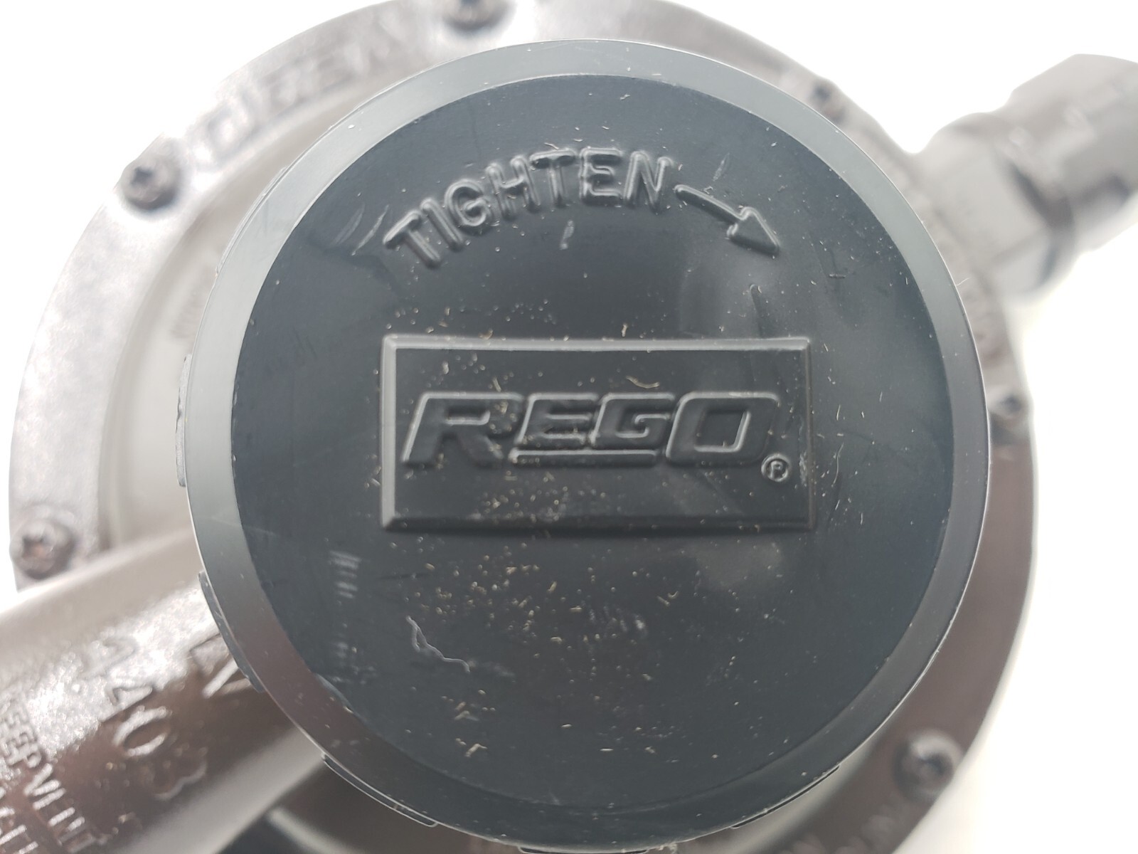 LB White Propane Regulator LP 11" WC 2nd Stage Vent Over Outlet 550-06553 3/4"